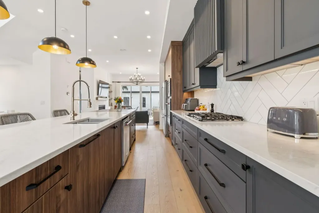 2819 36 Street SW Calgary AB T3E 2Z9