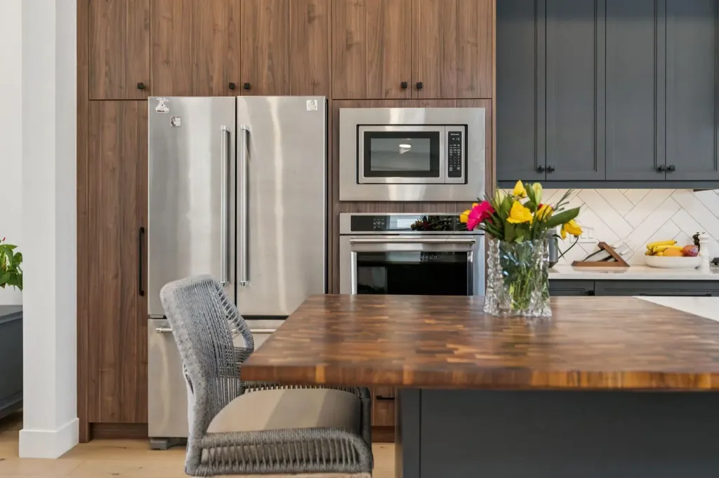 2819 36 Street SW Calgary AB T3E 2Z9