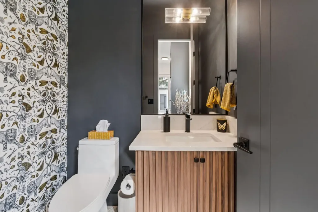 2819 36 Street SW Calgary AB T3E 2Z9