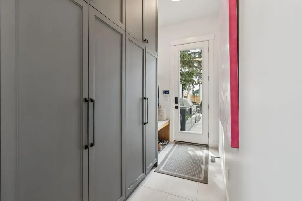 2819 36 Street SW Calgary AB T3E 2Z9