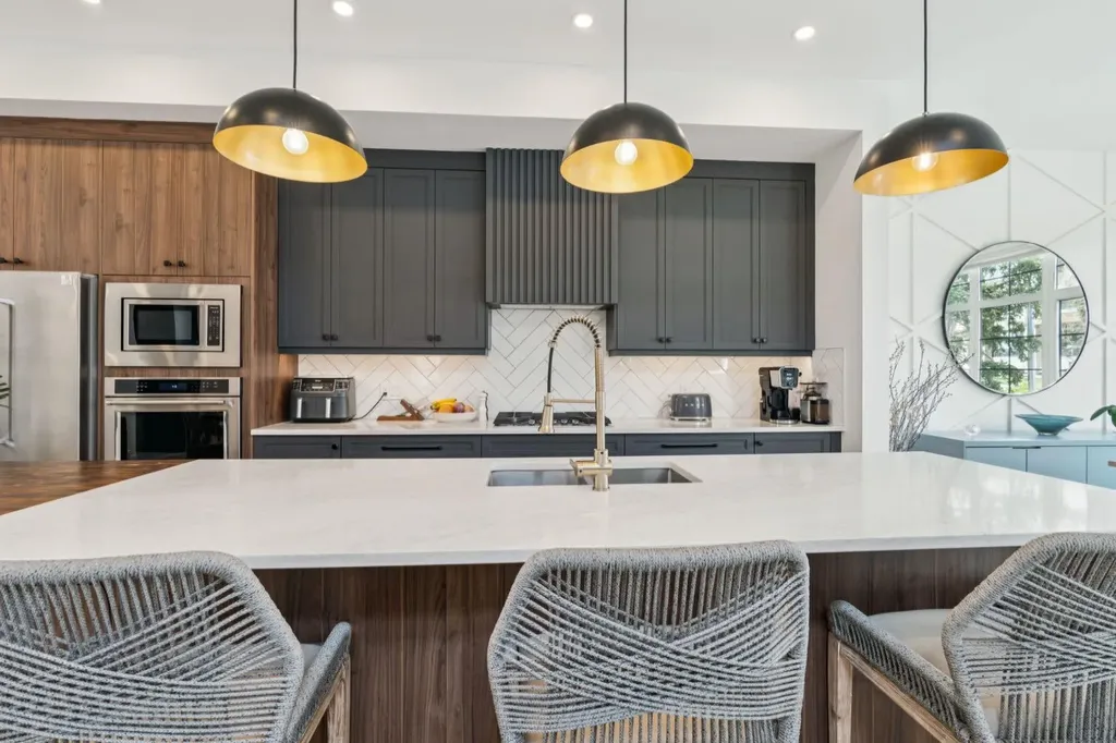 2819 36 Street SW Calgary AB T3E 2Z9