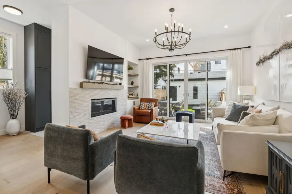 2819 36 Street SW Calgary AB T3E 2Z9