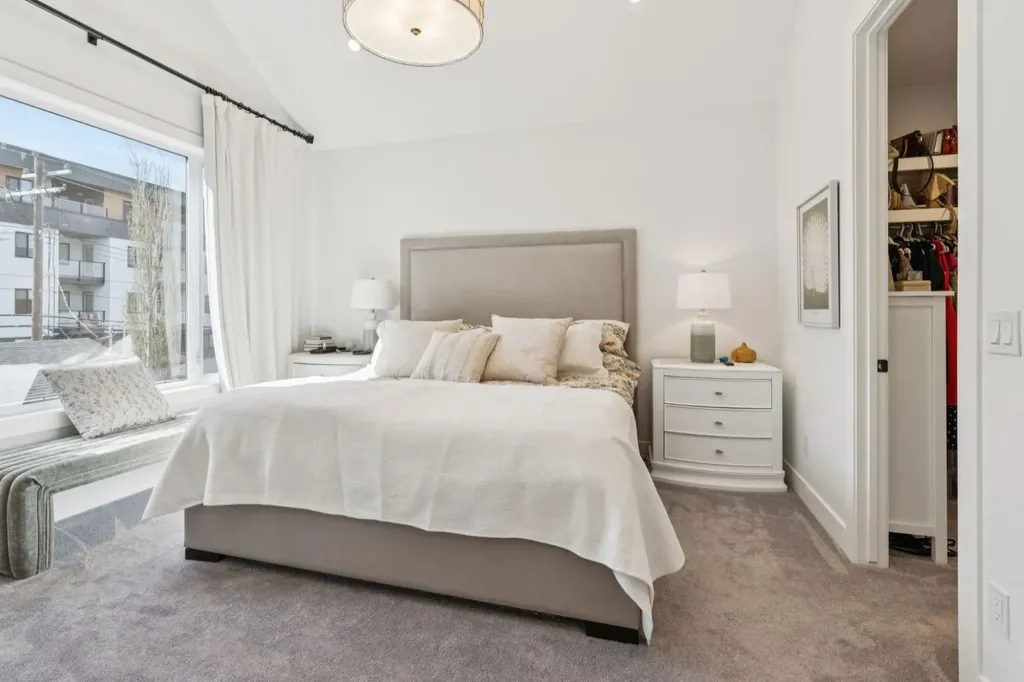 2819 36 Street SW Calgary AB T3E 2Z9
