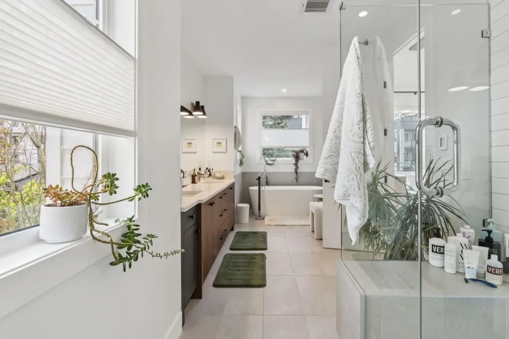 2819 36 Street SW Calgary AB T3E 2Z9
