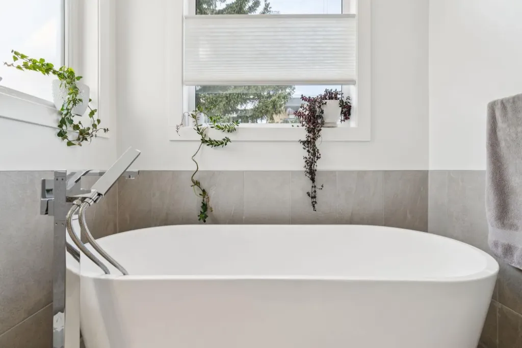 2819 36 Street SW Calgary AB T3E 2Z9