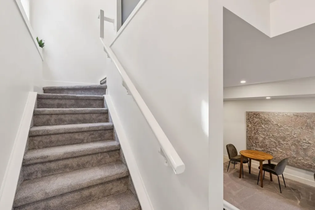 2819 36 Street SW Calgary AB T3E 2Z9