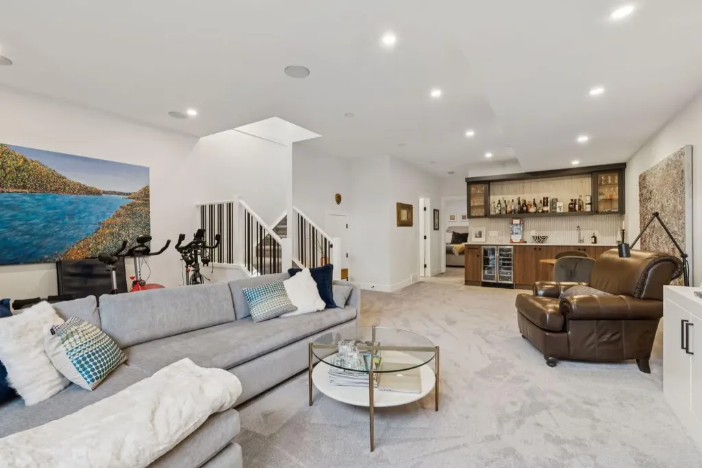 2819 36 Street SW Calgary AB T3E 2Z9