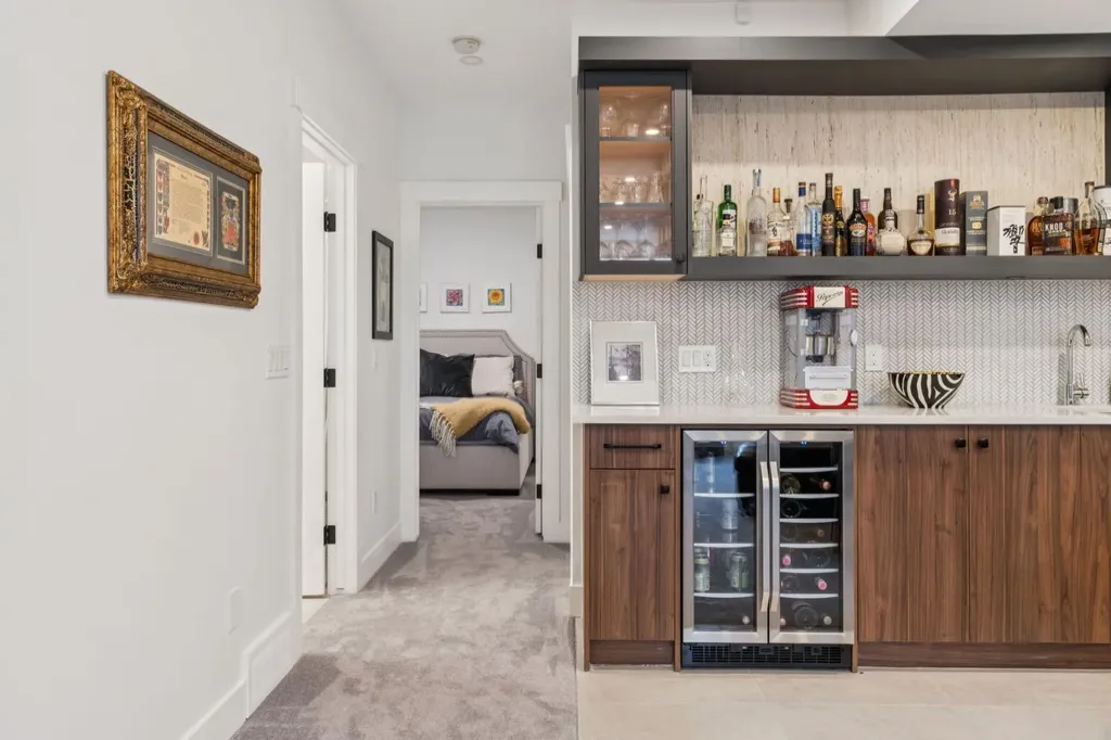 2819 36 Street SW Calgary AB T3E 2Z9