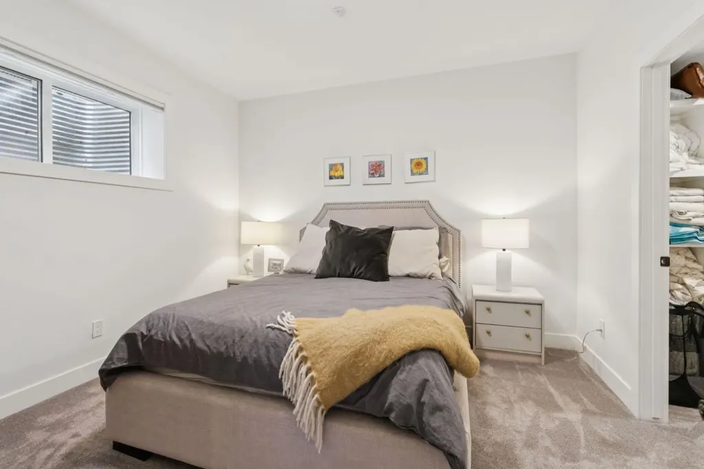 2819 36 Street SW Calgary AB T3E 2Z9