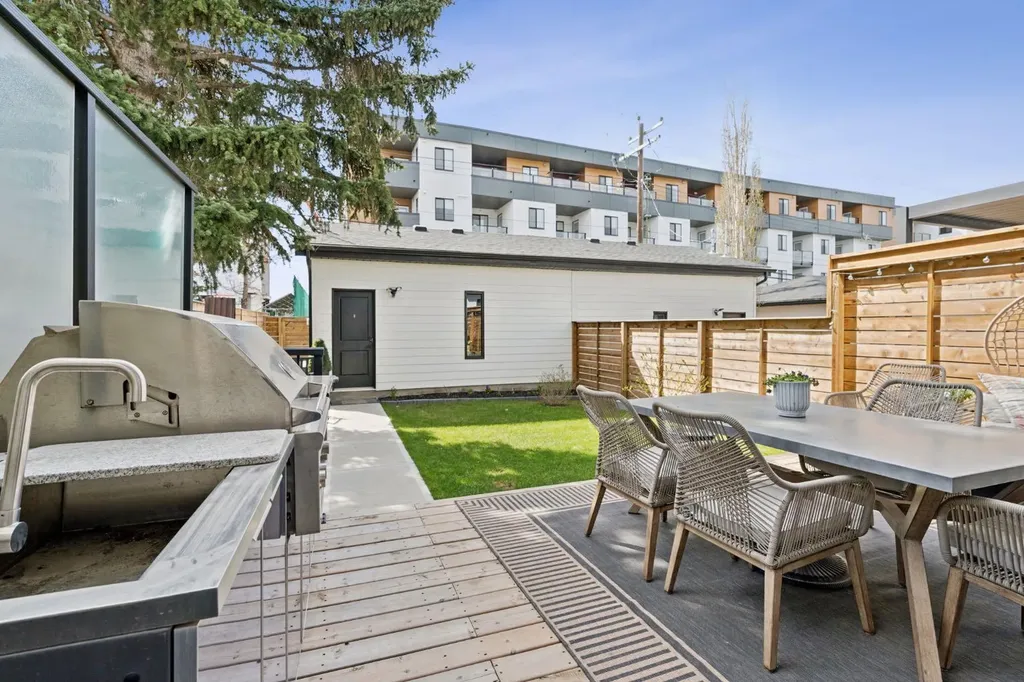 2819 36 Street SW Calgary AB T3E 2Z9