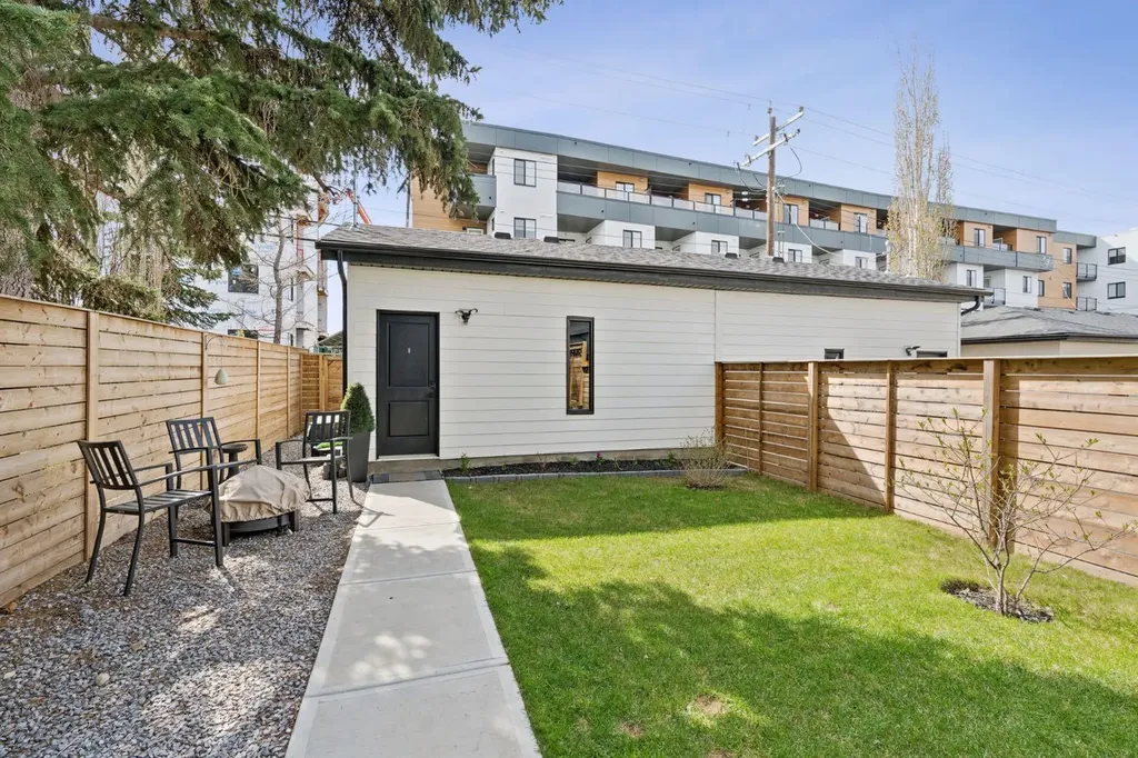 2819 36 Street SW Calgary AB T3E 2Z9