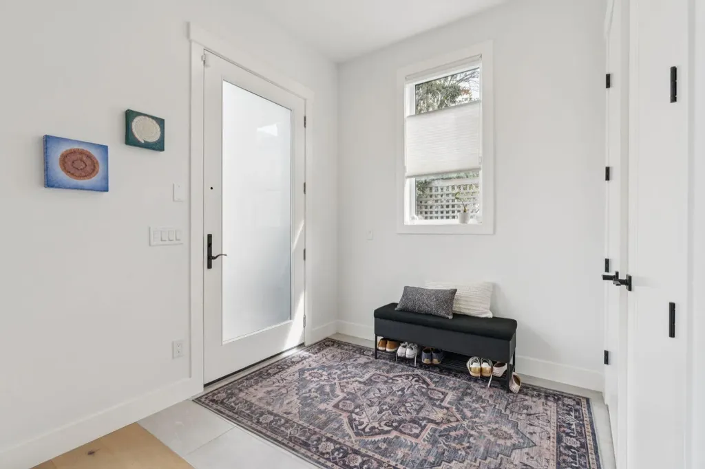 2819 36 Street SW Calgary AB T3E 2Z9