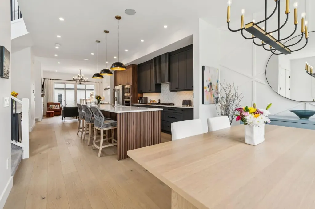 2819 36 Street SW Calgary AB T3E 2Z9