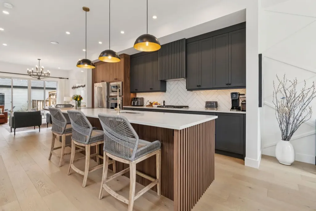 2819 36 Street SW Calgary AB T3E 2Z9