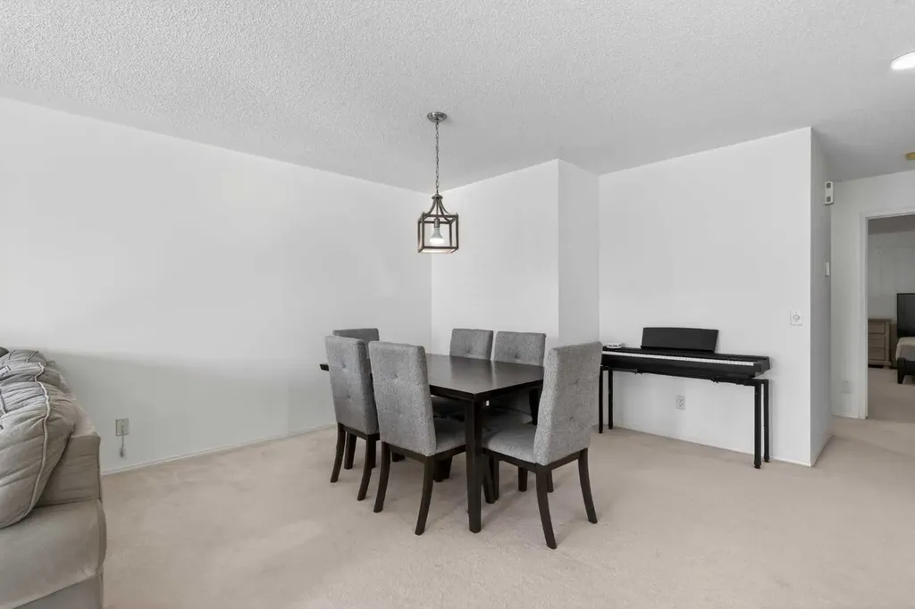 320 Sierra Morena Green SW Calgary AB T3H 3H8