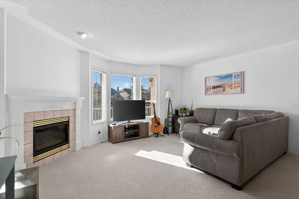 320 Sierra Morena Green SW Calgary AB T3H 3H8