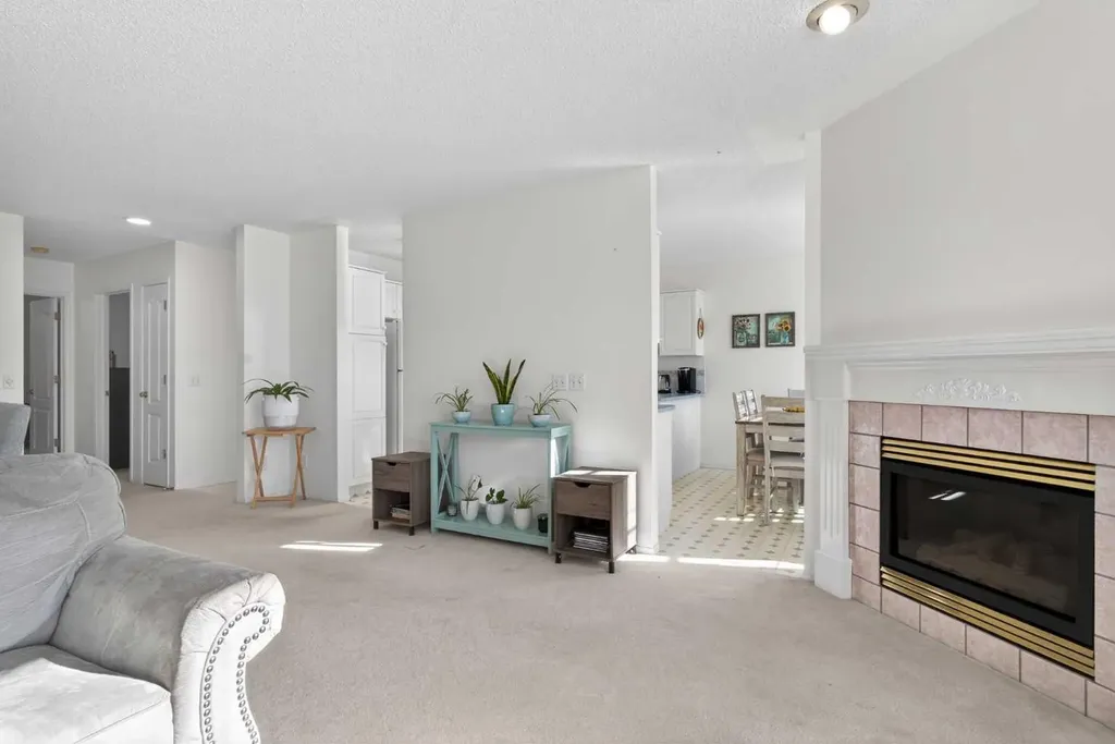 320 Sierra Morena Green SW Calgary AB T3H 3H8