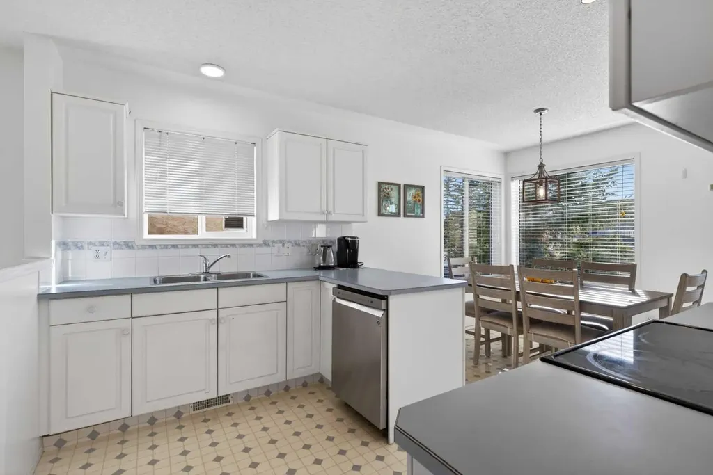 320 Sierra Morena Green SW Calgary AB T3H 3H8