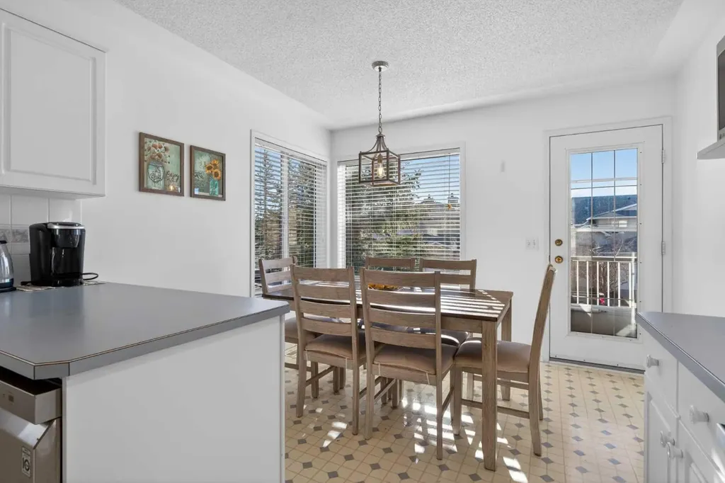 320 Sierra Morena Green SW Calgary AB T3H 3H8