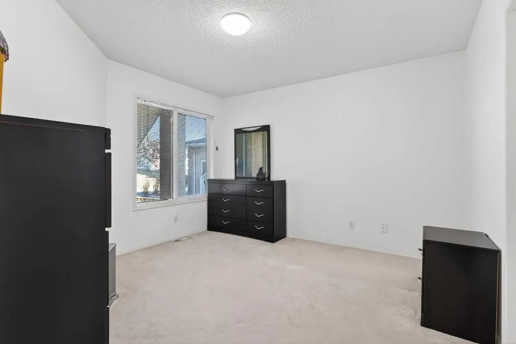 320 Sierra Morena Green SW Calgary AB T3H 3H8