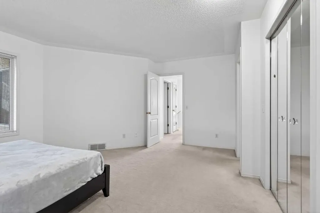 320 Sierra Morena Green SW Calgary AB T3H 3H8