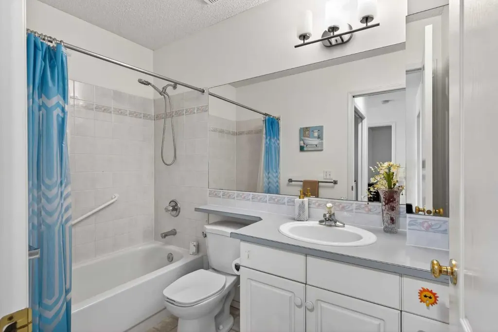 320 Sierra Morena Green SW Calgary AB T3H 3H8