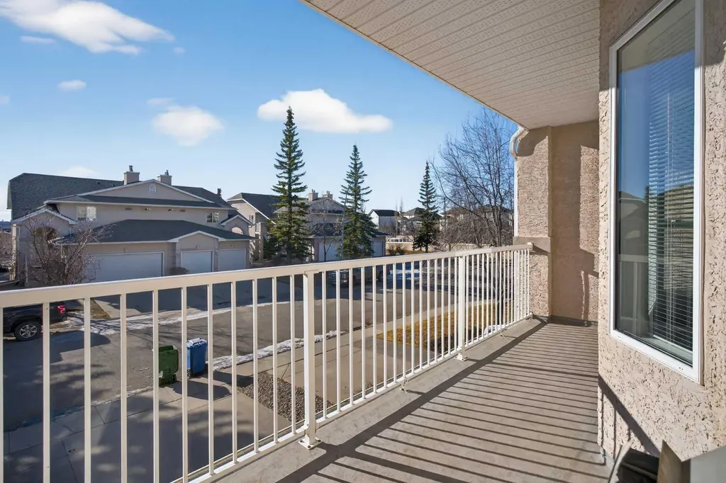 320 Sierra Morena Green SW Calgary AB T3H 3H8