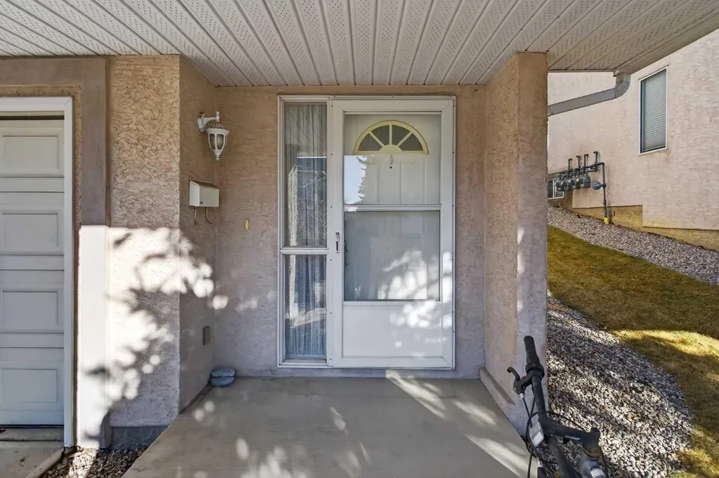 320 Sierra Morena Green SW Calgary AB T3H 3H8