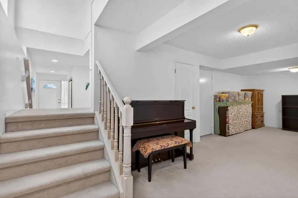 320 Sierra Morena Green SW Calgary AB T3H 3H8