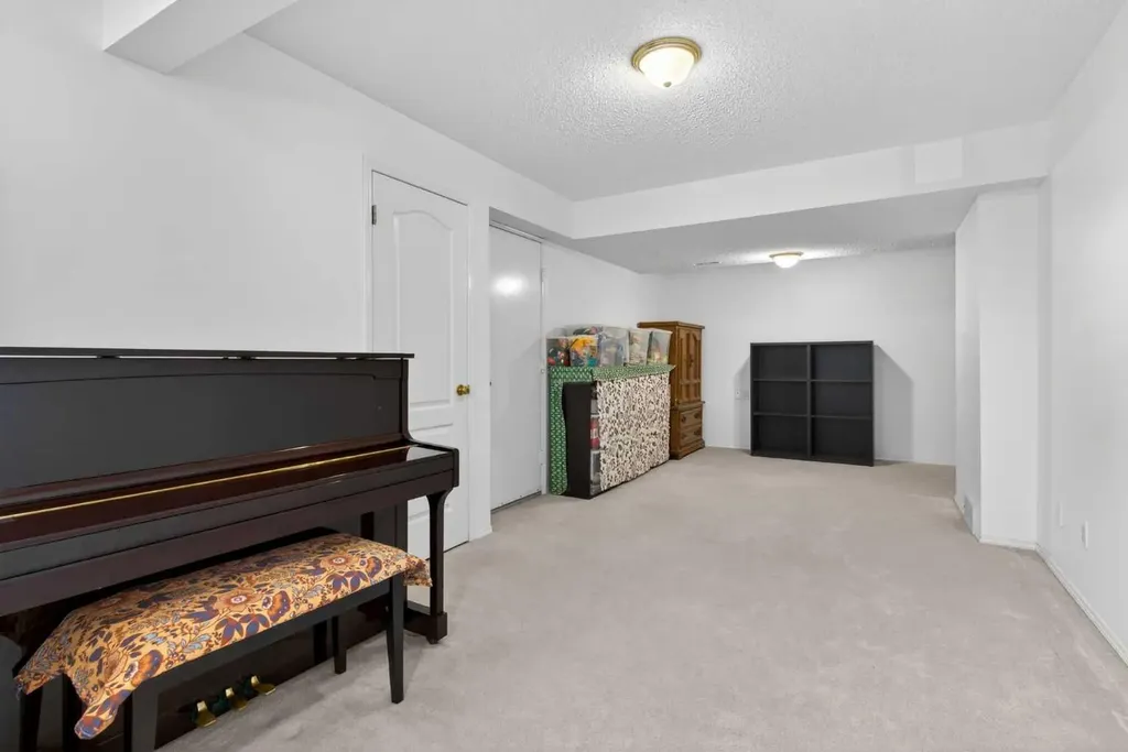 320 Sierra Morena Green SW Calgary AB T3H 3H8