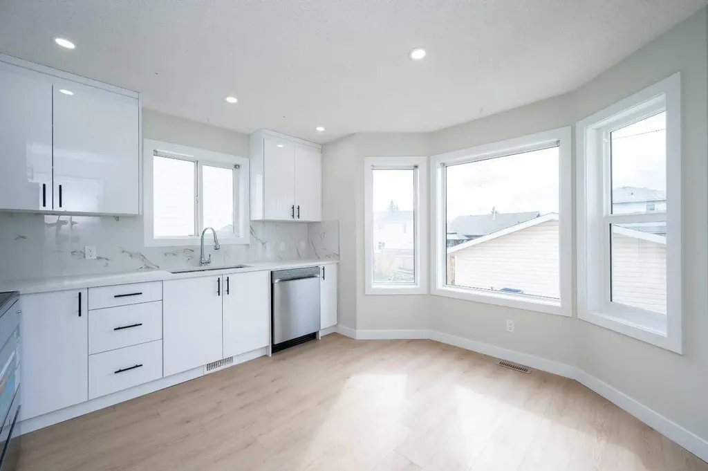 88 Applemont Close SE Calgary AB T2A 7S3