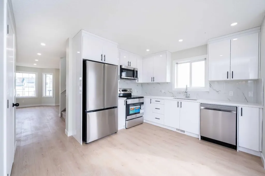 88 Applemont Close SE Calgary AB T2A 7S3