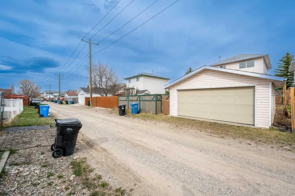 88 Applemont Close SE Calgary AB T2A 7S3