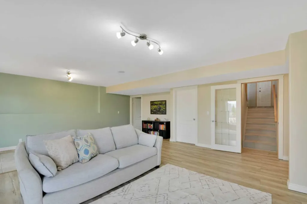 50 Langford Crescent Red Deer AB T4R 2X1