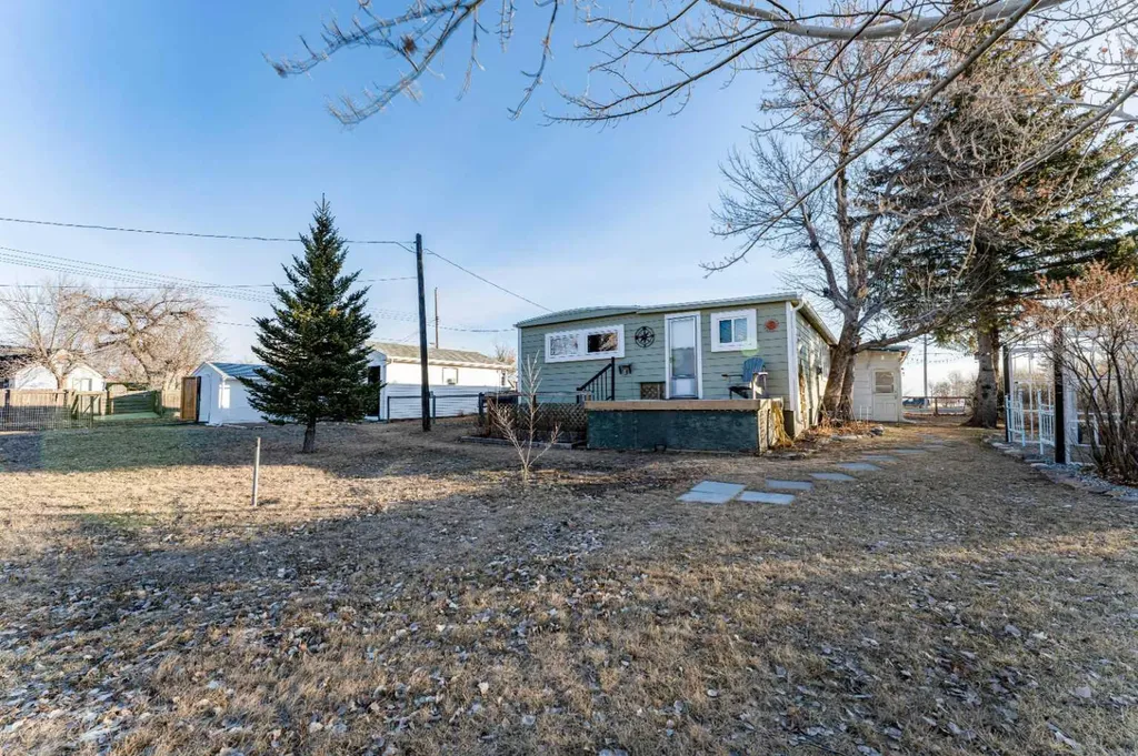 104 2nd Street Warner AB T0K 2L0