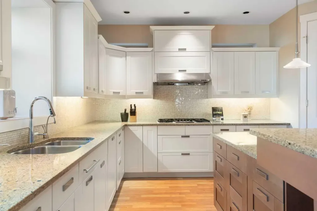 1308 21 Avenue NW Calgary AB T2M1L4