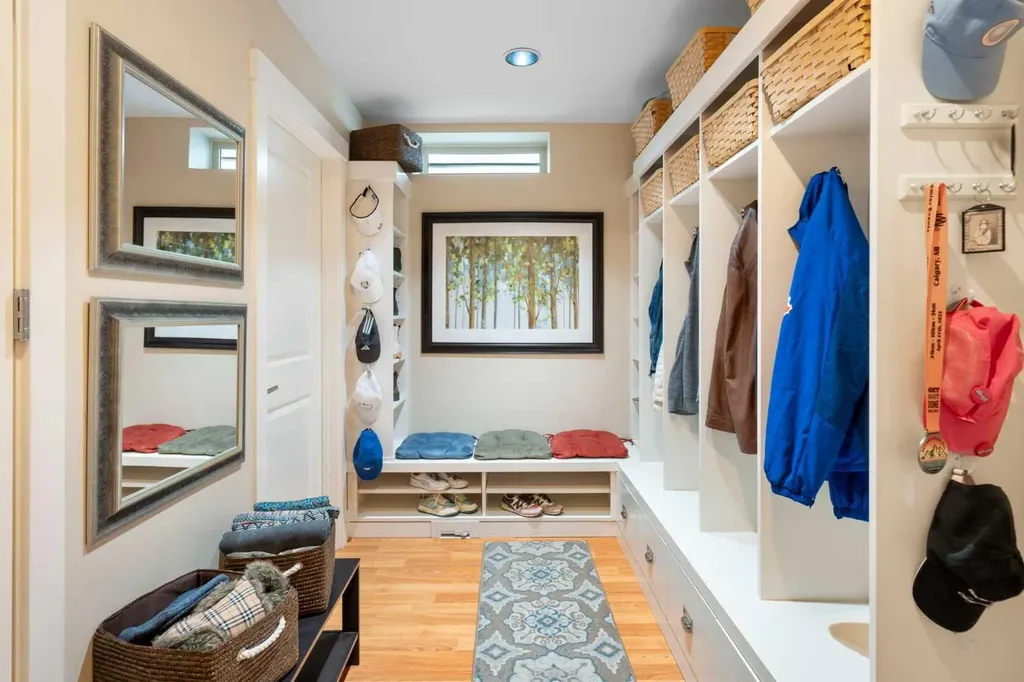 1308 21 Avenue NW Calgary AB T2M1L4