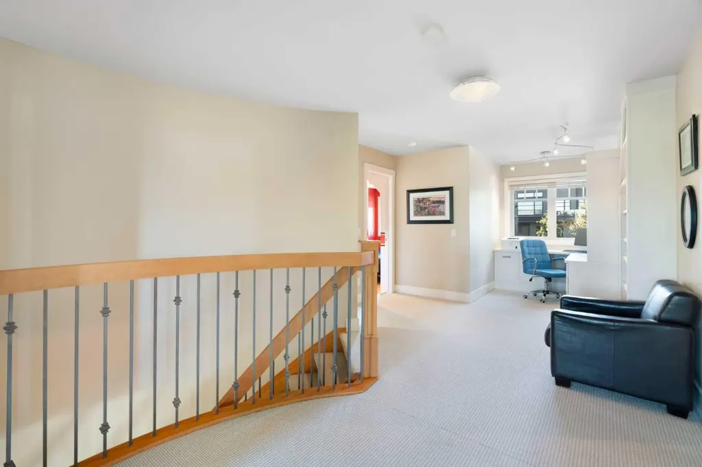 1308 21 Avenue NW Calgary AB T2M1L4