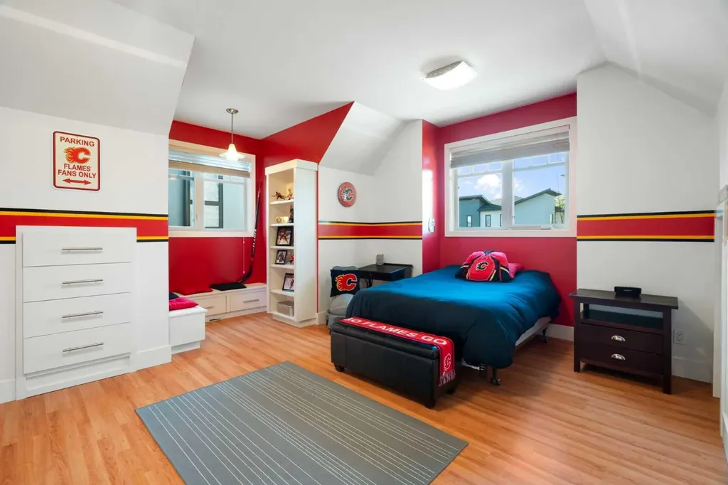 1308 21 Avenue NW Calgary AB T2M1L4