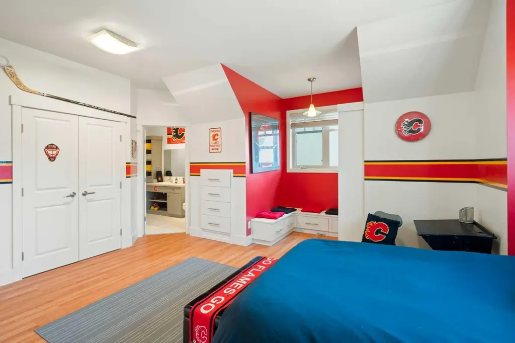 1308 21 Avenue NW Calgary AB T2M1L4
