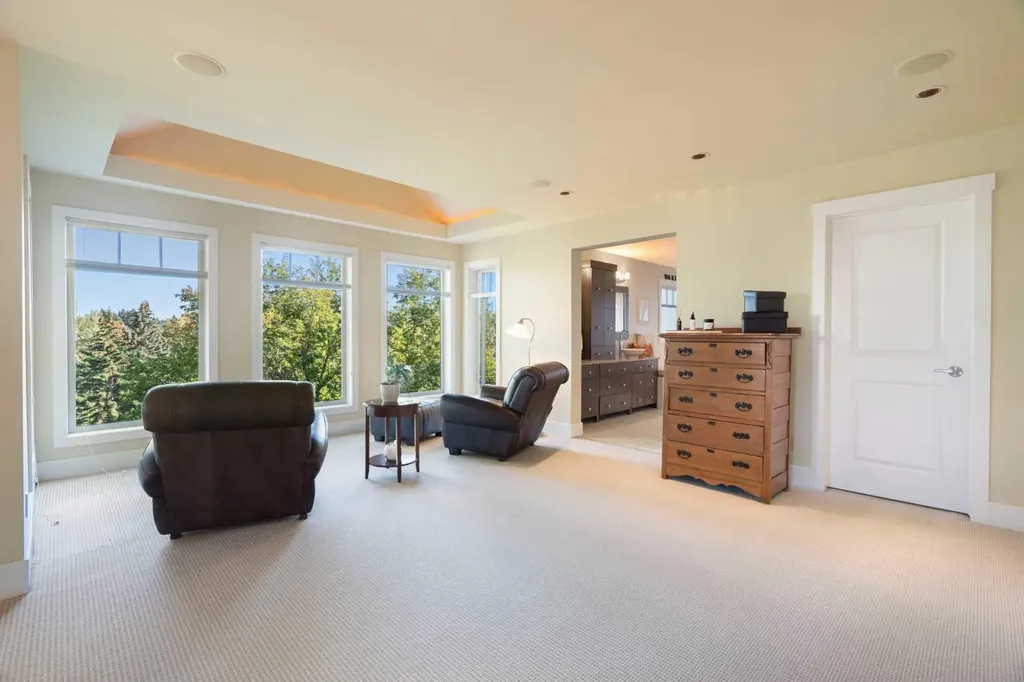 1308 21 Avenue NW Calgary AB T2M1L4