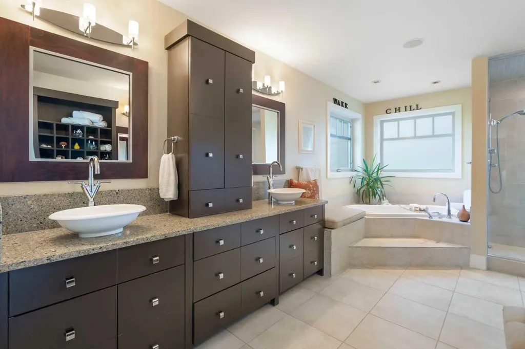 1308 21 Avenue NW Calgary AB T2M1L4