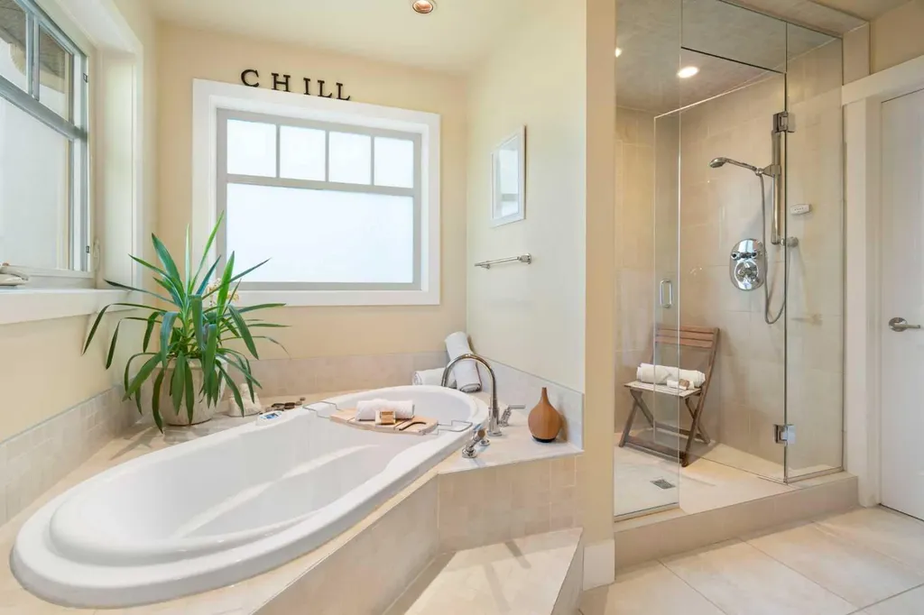 1308 21 Avenue NW Calgary AB T2M1L4