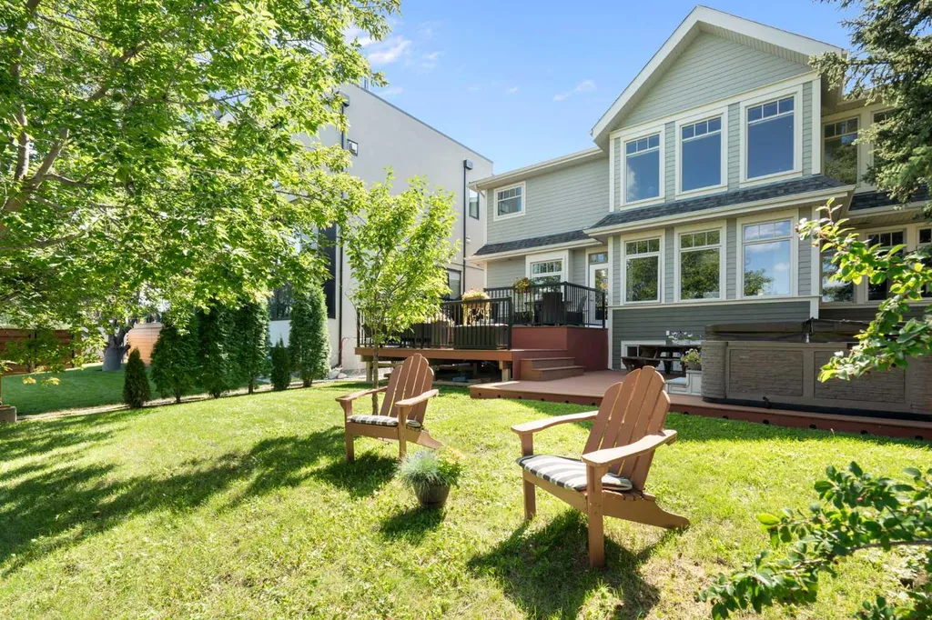 1308 21 Avenue NW Calgary AB T2M1L4