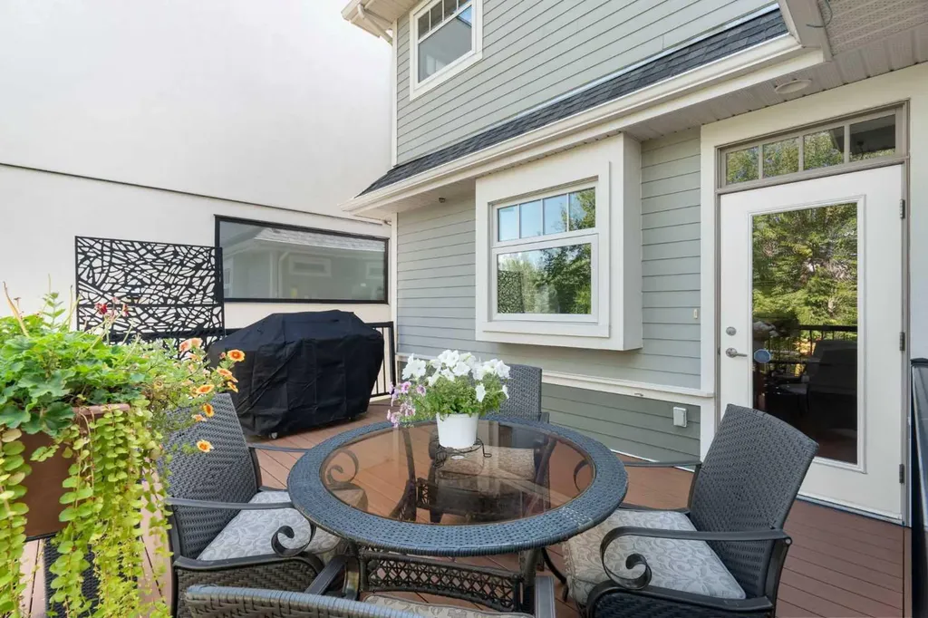 1308 21 Avenue NW Calgary AB T2M1L4