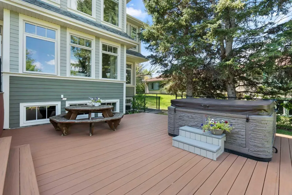 1308 21 Avenue NW Calgary AB T2M1L4