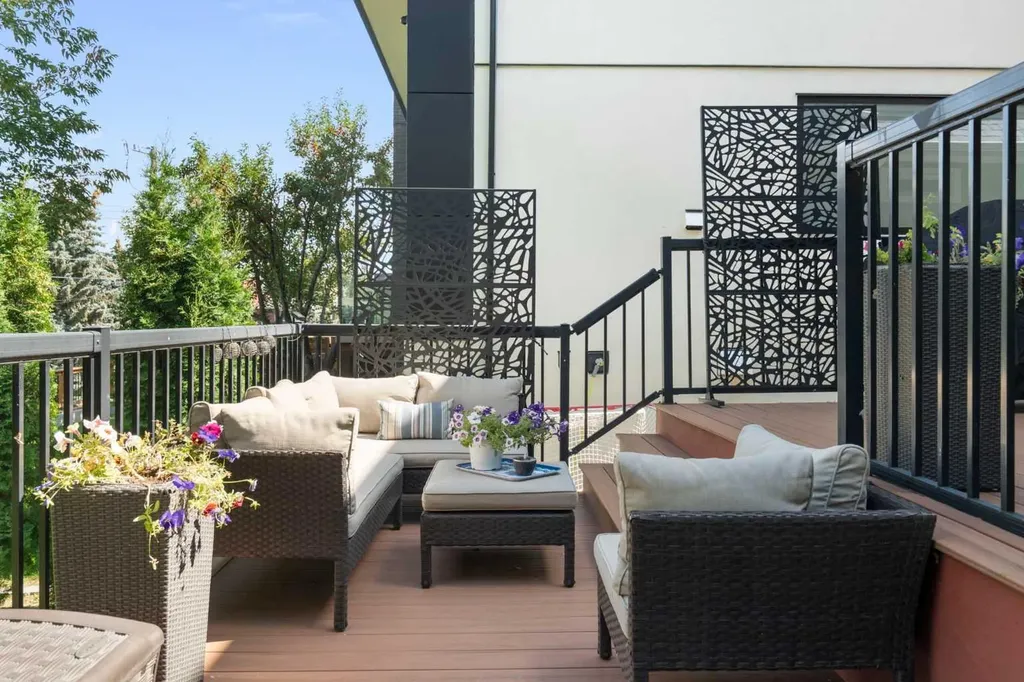 1308 21 Avenue NW Calgary AB T2M1L4