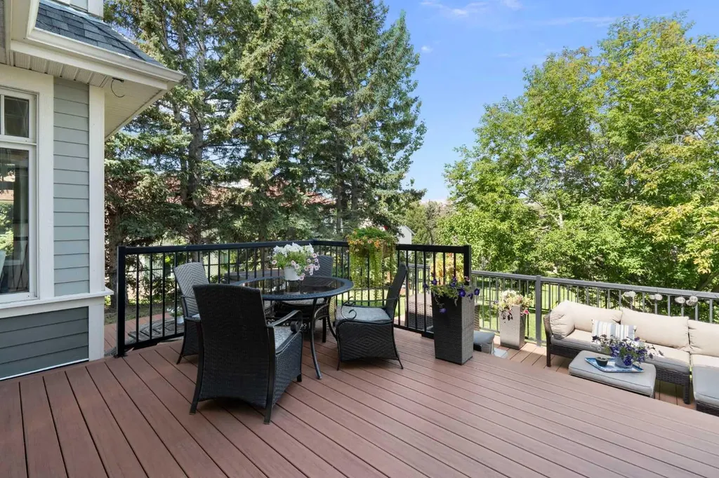 1308 21 Avenue NW Calgary AB T2M1L4