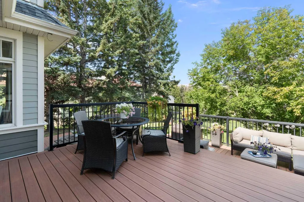 1308 21 Avenue NW Calgary AB T2M1L4
