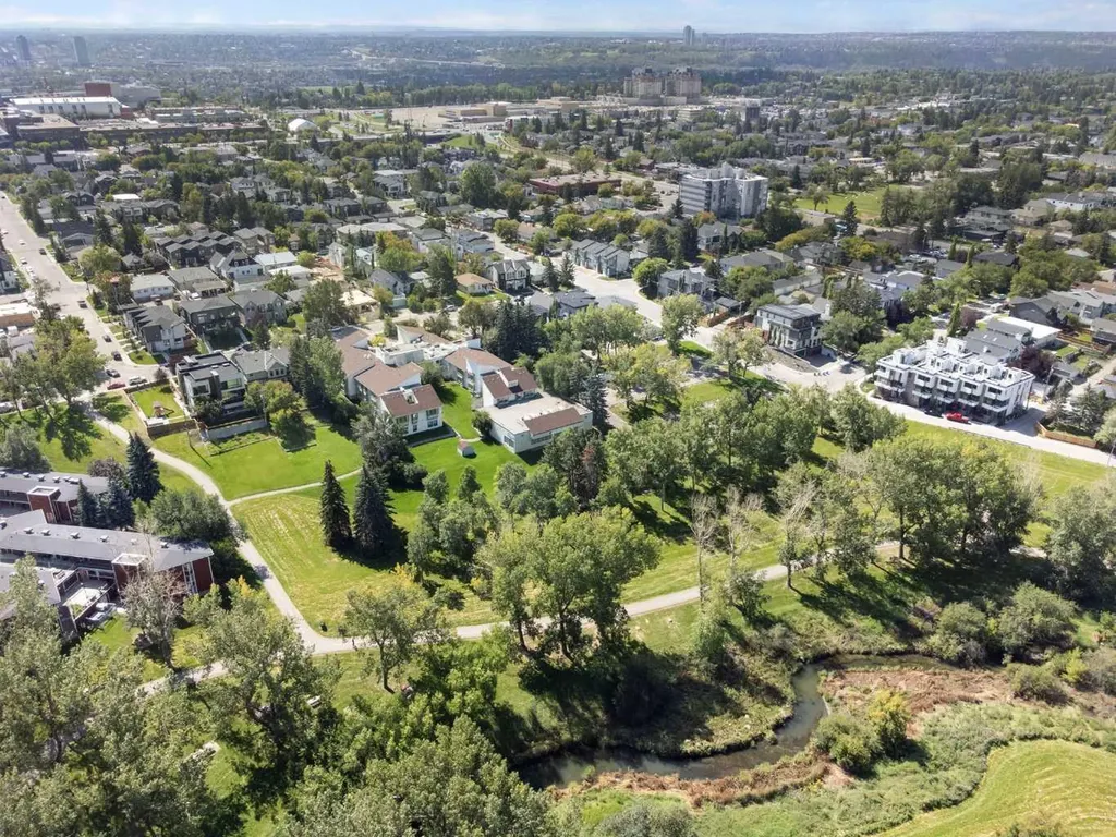 1308 21 Avenue NW Calgary AB T2M1L4